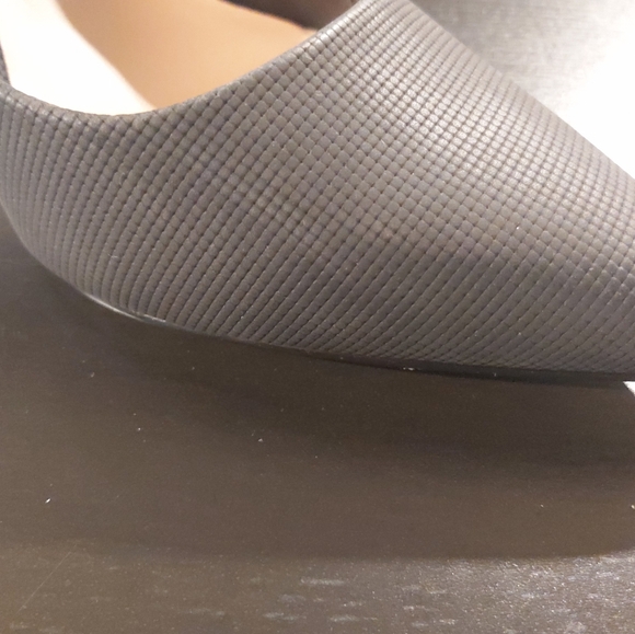 Heels - Picture 3 of 3